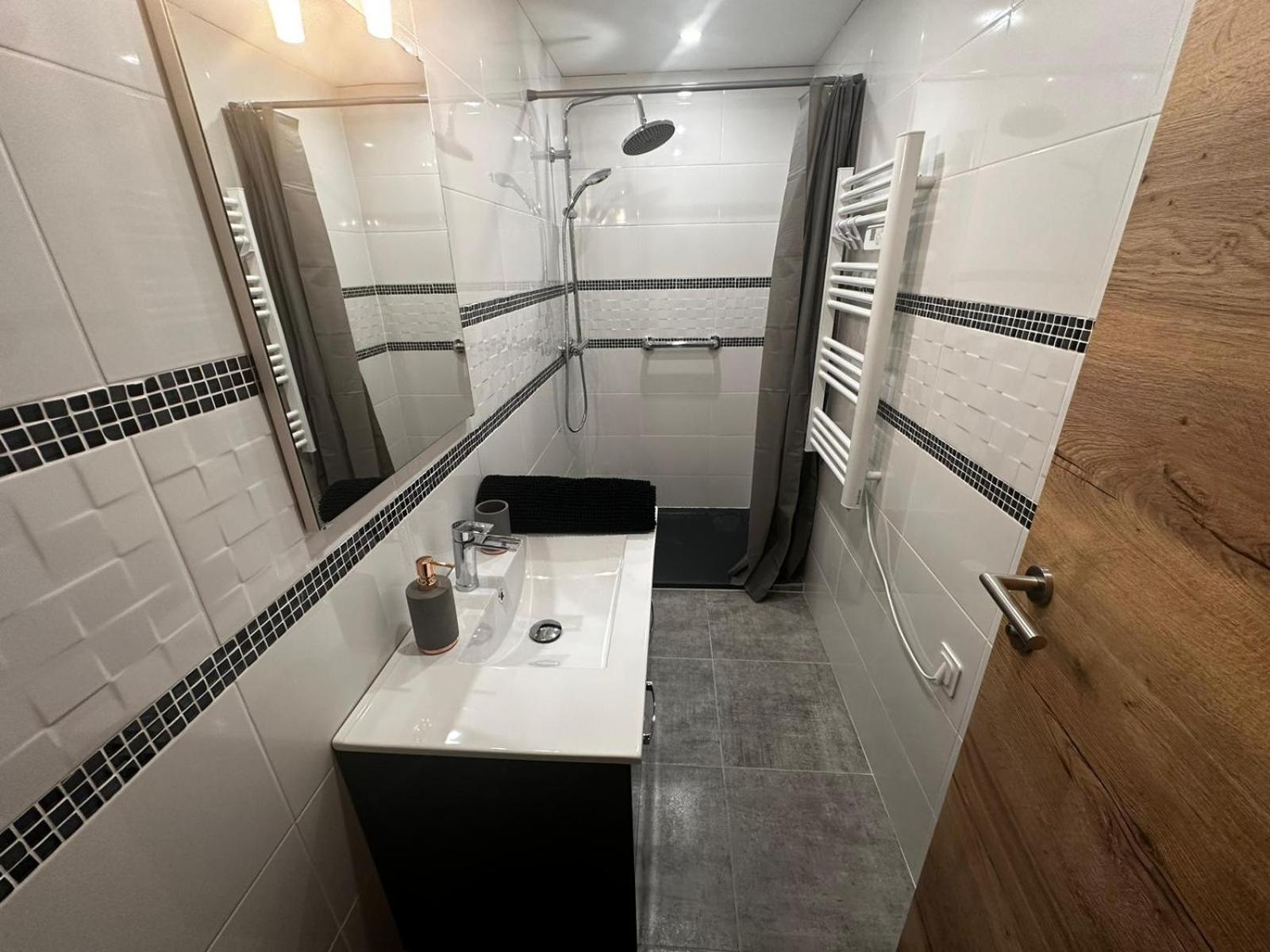 Les Chalets Bambi & Jacuzzi Privatif 라브레세 객실 사진